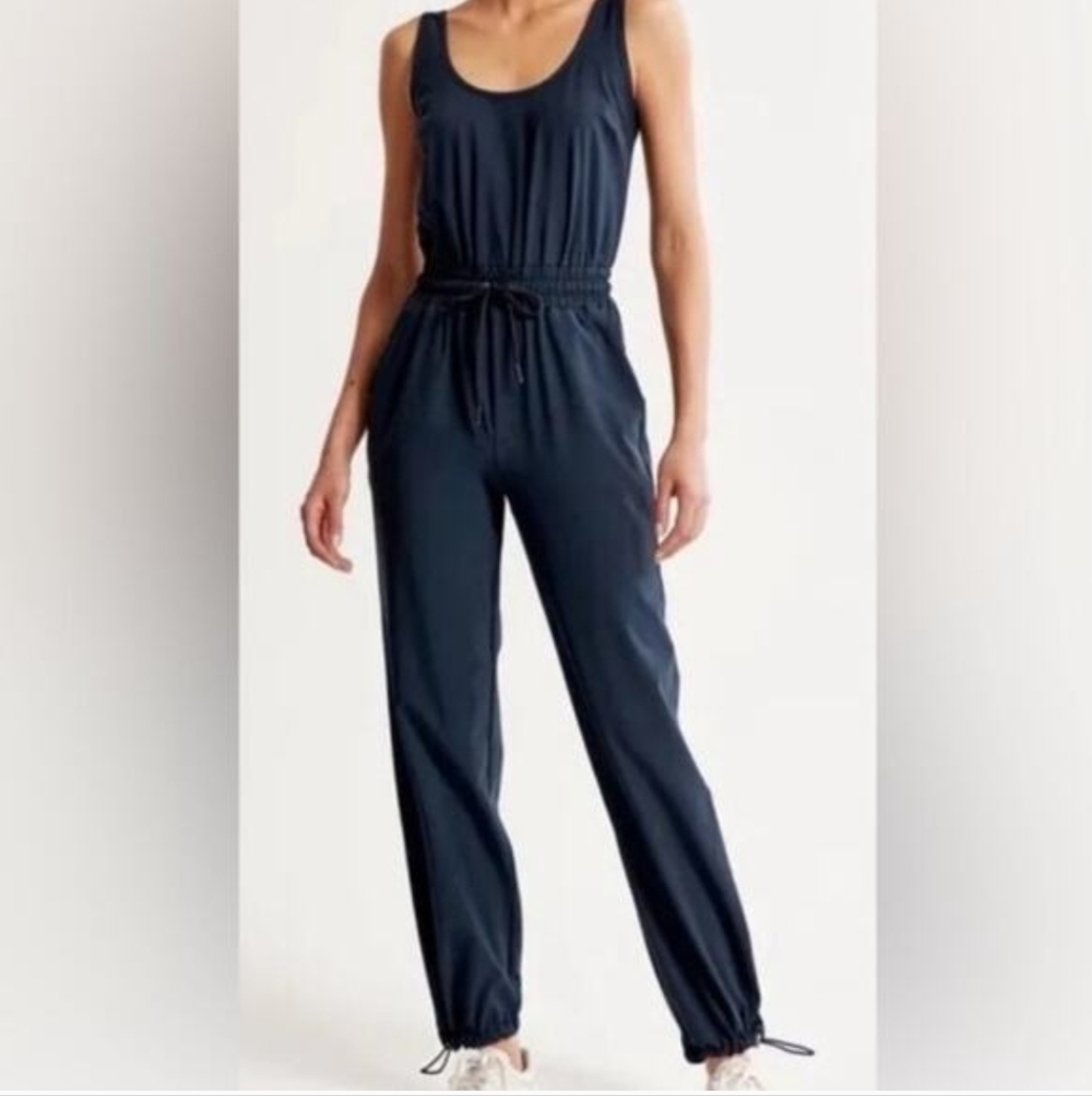 Abercrombie & Fitch Traveler Jumpsuit In Navy S Convertible Straps In Back